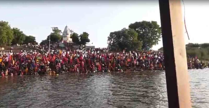 सोमवती अमावस्या पर रामेश्वर धाम में उमड़ा श्रद्धालुओं का सैलाब