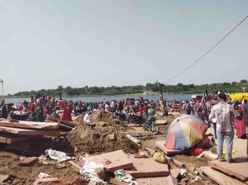 सोमवती अमावस्या पर केशोरायपाटन में उमड़ा श्रद्धालुओं का जनसैलाब
