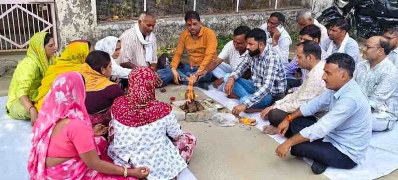 मंत्रालय कर्मचारियों ने सद्बुद्धि यज्ञ कर आंदोलन तेज चेतावनी दी