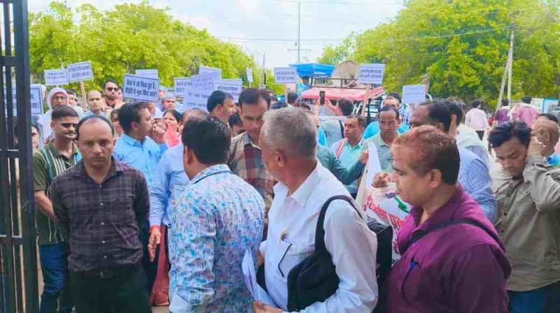 सवाई माधोपुर में शिक्षकों का TET अनिवार्यता के खिलाफ जोरदार प्रदर्शन
