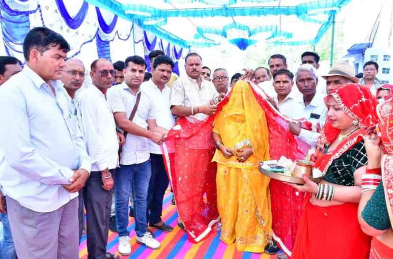 कन्यादान ग्रुप ने अनाथ बहन का मायरा भरकर निभाया सामाजिक दायित्व