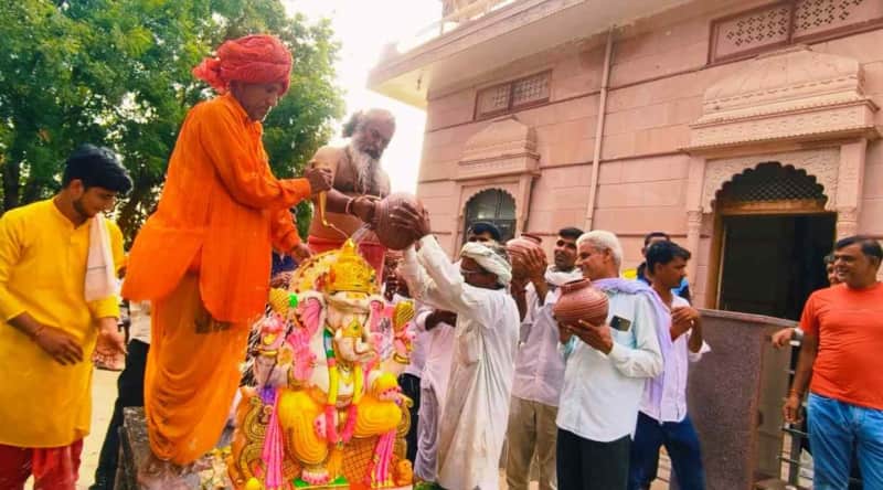 बरवास में भव्य शोभायात्रा संग श्री गणेश मूर्ति स्थापना महोत्सव संपन्न हुआ