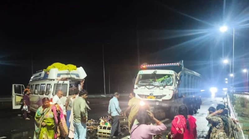 कोटा एक्सप्रेसवे हादसा: डंपर की टक्कर से मिनी बस, एक की मौत
