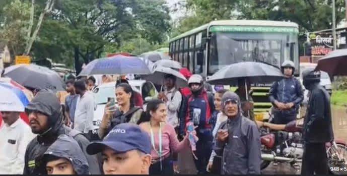 बारिश से नासिक में 300 छात्रों की परीक्षा छूटी, री-एग्जाम की मांग तेज