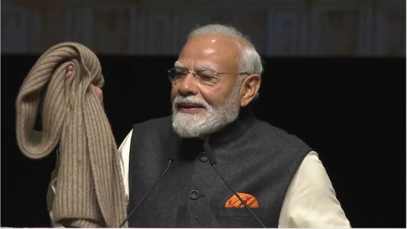 न्यूजीलैंड में भारतीयों के बीच भावुक हुए पीएम मोदी, मफलर की याद
