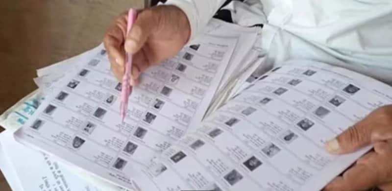 SIR को लेकर सियासी घमासान, बीजेपी और विपक्ष आमने-सामने