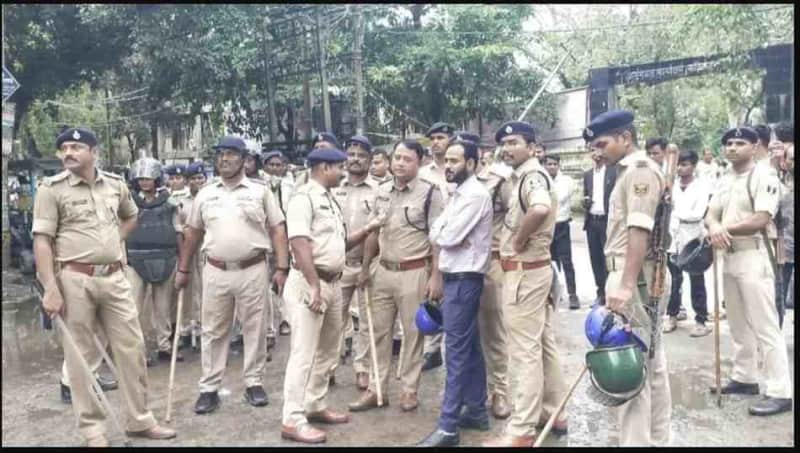 कटिहार में छात्रों का प्रदर्शन उग्र, पुलिस लाठीचार्ज में कई घायल