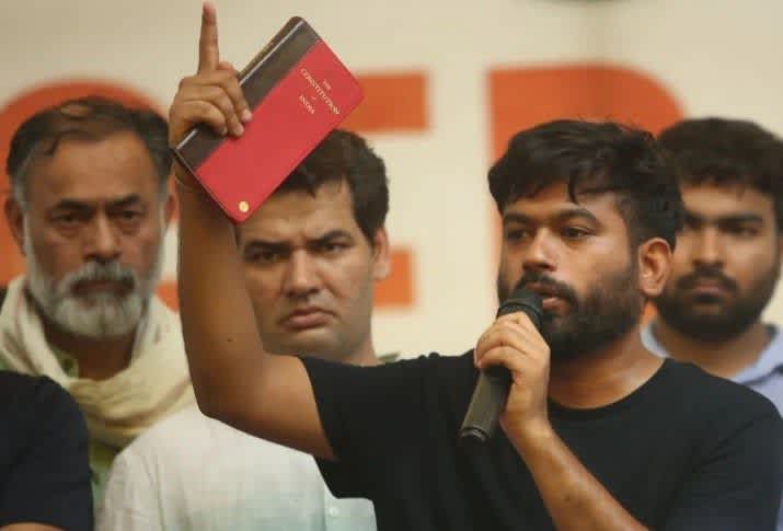अभिजीत दीपके ने BJP नेताओं को डिग्री दिखाने की खुली चुनौती दी