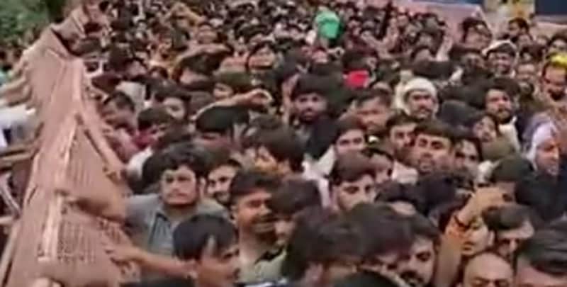 महाकाल मंदिर में भगदड़ जैसे हालात, 13 श्रद्धालुओं की तबीयत बिगड़ी