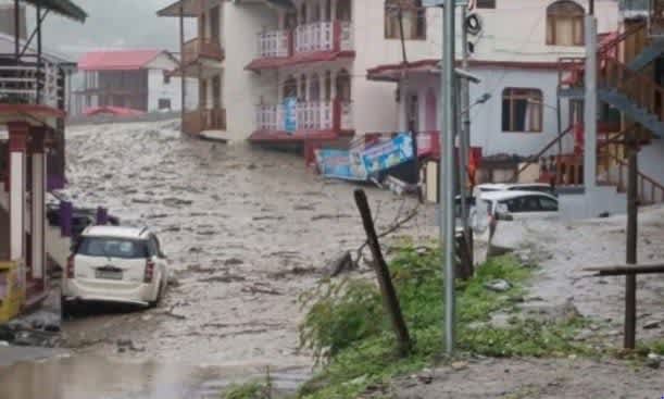 बारिश ने मचाई तबाही, उत्तराखंड में 5 मौतें; चित्रकूट में 80 घर ढहे