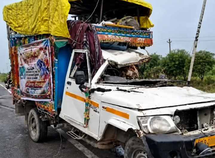 राजस्थान के श्रद्धालुओं की पिकअप KMP पर पलटी, 6 की मौत