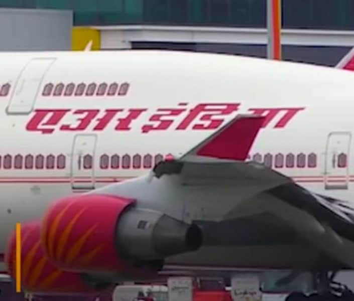 दिल्ली एयरपोर्ट से बिना इमिग्रेशन जांच निकले तीन विदेशी, Air India CEO तलब