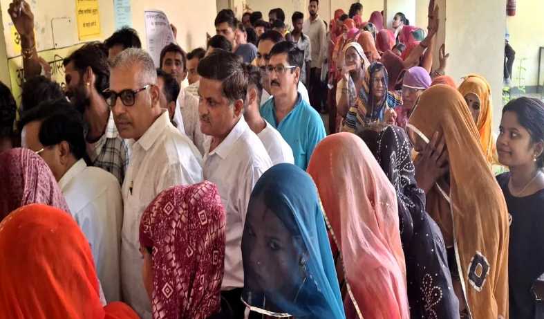 राजस्थान निकाय चुनाव में 10 बूथों पर पुनर्मतदान, EVM खराबी