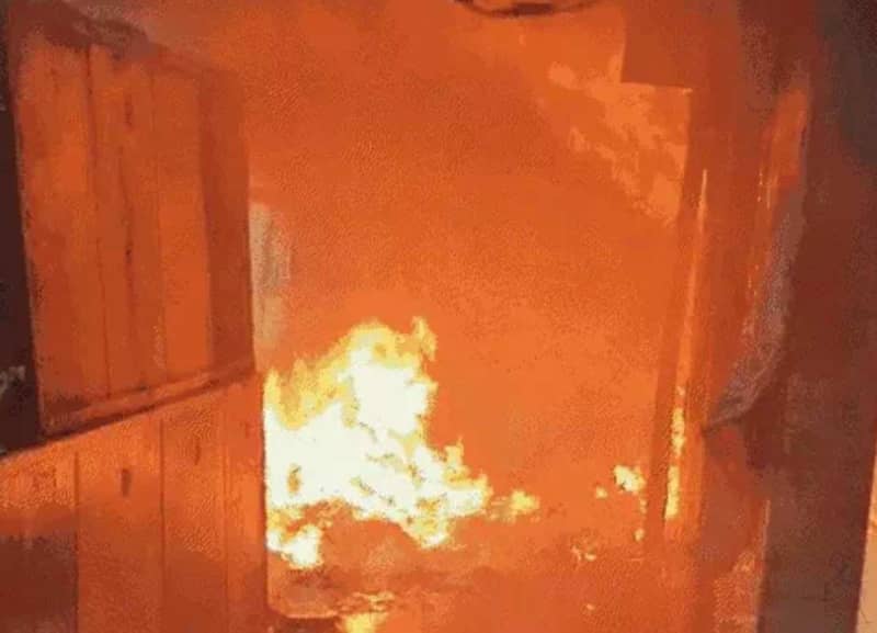 NIMS Hospital Jaipur Fire: अस्पताल में आग से मची अफरा-तफरी, मरीजों को लेकर बाहर भागे परिजन