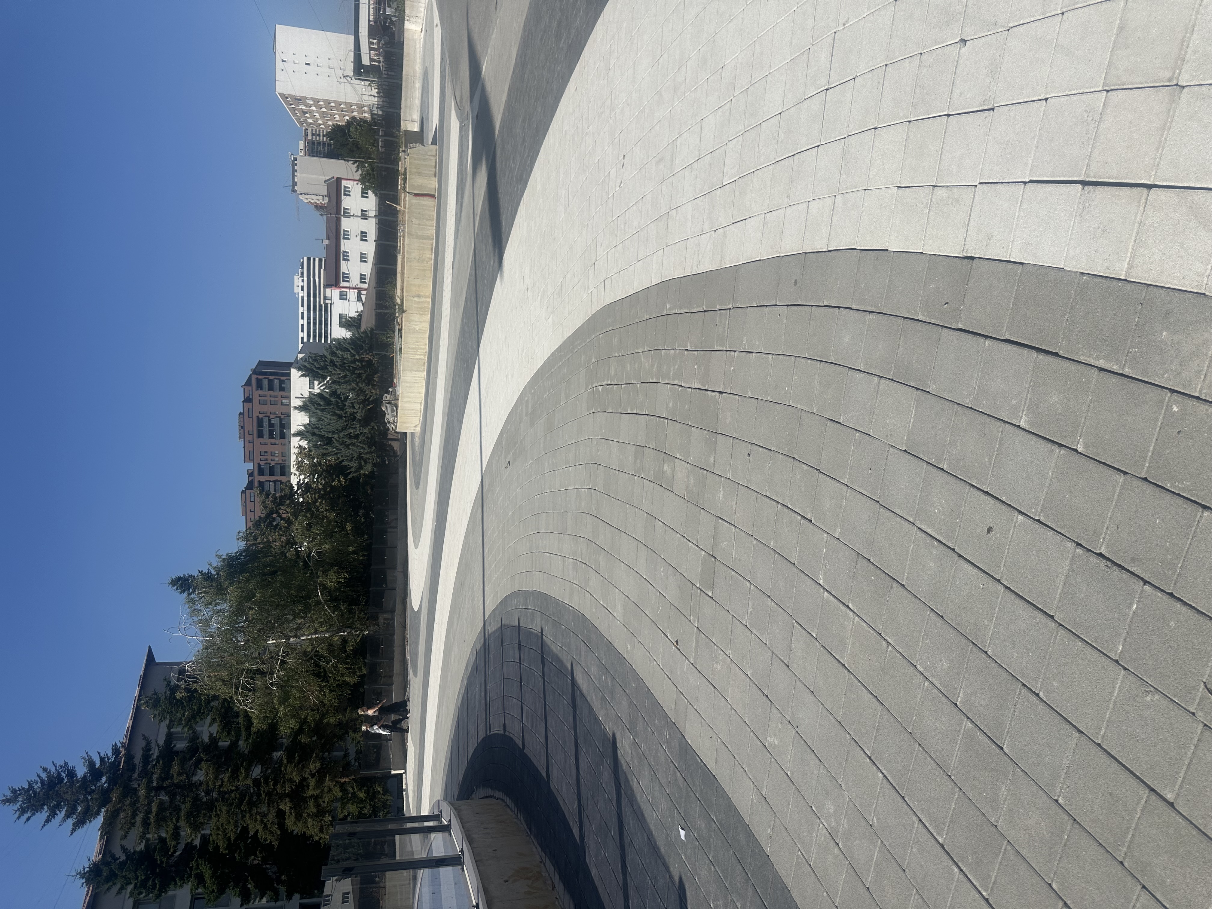 Sheshi përballë stacionit policor në Ferizaj po merr formë