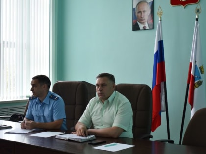 Сегодня в администрации Ртищевского муниципального района состоялся круглый стол с индивидуальными предпринимателями и представителями прокуратуры