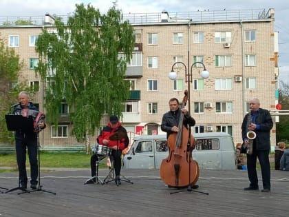 В сквере Центральный прошёл концерт к Международному дню семьи