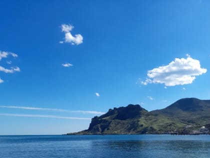 Утреннее чтиво: на Мальдивы не пустят, сокращение добычи нефти, суд над Трампом