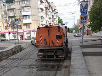 Коммунальными службами в круглосуточном режиме проводятся мероприятия по уборке города