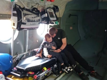 Санавиация доставила в Саратов отравившегося рыбными консервами ребенка