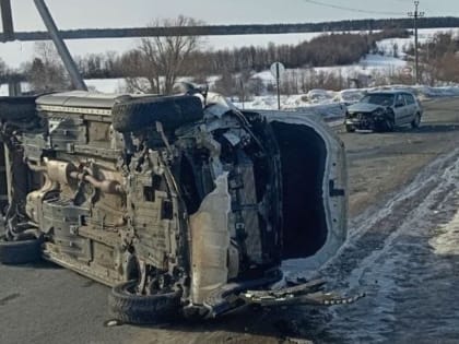 Под Саратовом столкнулись иномарки. Есть пострадавшие