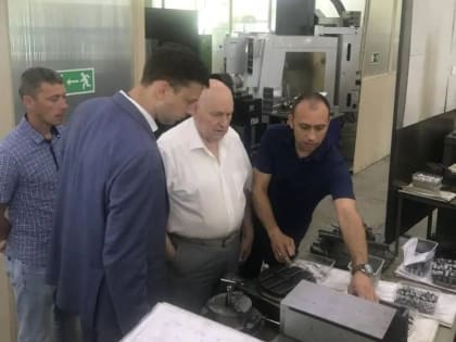 Исполняющий обязанности главы Петровского района Максим Калядин начал знакомиться с крупными предприятиями Петровска