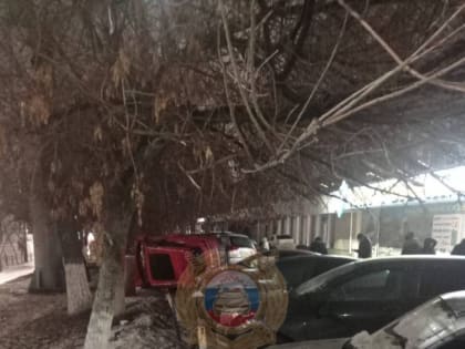 В Саратове иномарка протаранила семь автомобилей. Водитель в больнице