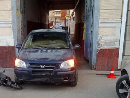 В центре Саратова не разъехались подросток на электровелосипеде и 