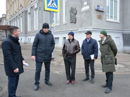 Депутаты приняли участие в обследовании состояния смотровых и дождеприемных колодцев на ул. Московской