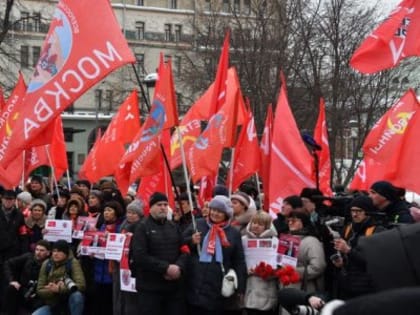 «Или социализм, или варварство и война!» 106-я годовщина Рабоче-крестьянской Красной Армии и флота в Москве