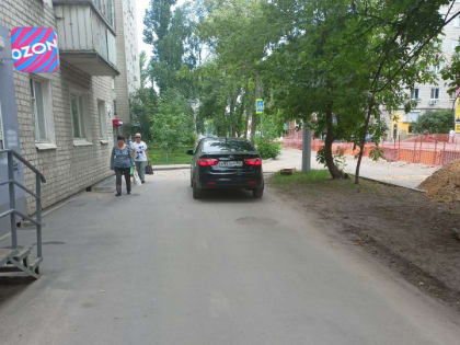 Скоростной трамвай. Саратовец заплатит две тысячи за езду по тротуару