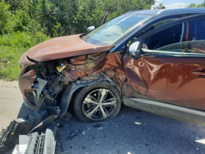 В столкновении двух иномарок пострадала пожилая пассажирка