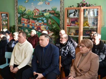 Глава Ртищевского района Александр Жуковский встретился с жителями села Каменка Салтыковского муниципального образования