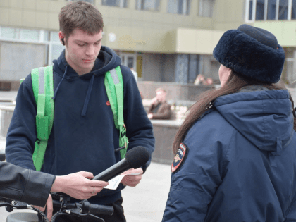 На проспекте Столыпина ловили нарушителей на электросамокатах
