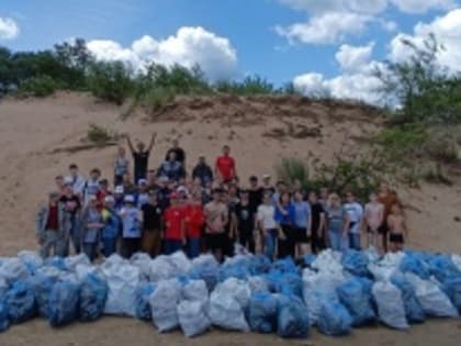 Саратовцы отметили День молодежи экологической акцией «Чистая Волга»