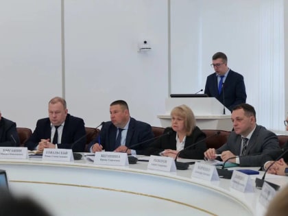 Губернатор Роман Бусаргин провел постоянно действующее совещание с участием зампредов и министров Правительства области, а также глав районов