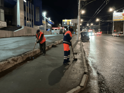 Коммунальными службами в круглосуточном режиме проводятся мероприятия по уборке города