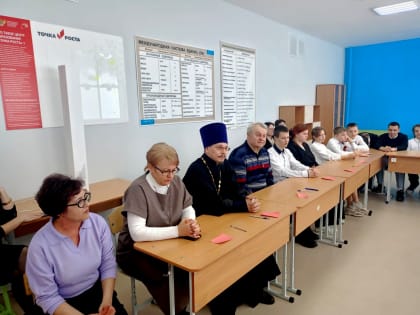 Священник принял участие в круглом столе