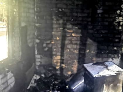 Две женщины отравились угарным газом на пожаре в пятиэтажке