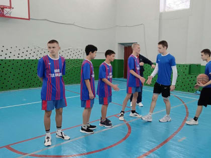 При поддержке управления образования администрации района на базе школы №1 р.п. Степное состоялись муниципальные соревнования по стритболу среди юношей
