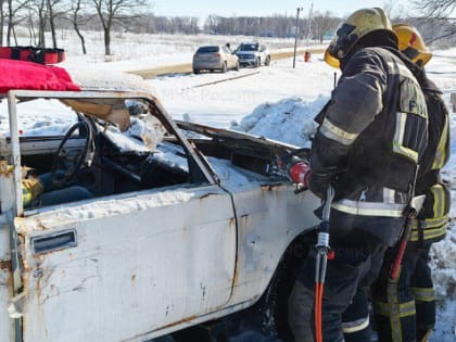 Саратовские спасатели, полицейские, медики и пожарные оказали помощь 