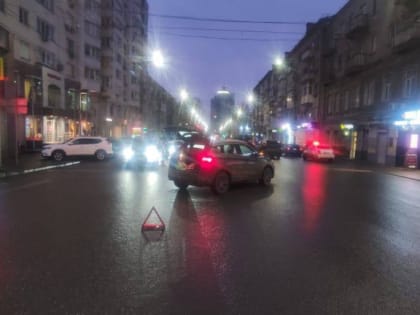 В центре Саратова невнимательную пенсионерку сбила иномарка