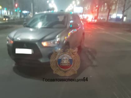 На проспекте Строителей водитель Mitsubishi сбил мужчину