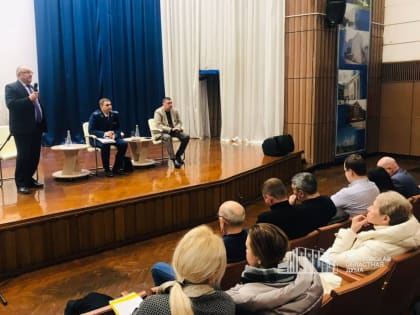 Евгений Ковалев встретился с жителями многоквартирных домов Октябрьского района