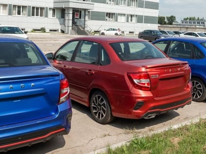 За год в России продали миллион новых легковушек. Названа самая популярная марка