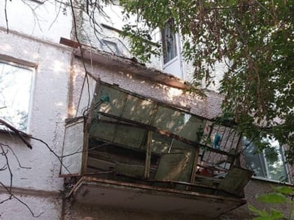 В Саратове упал балкон с мужчиной. Виновной признали председателя ТСН