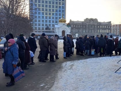 В центре Саратова вновь выстроились очереди за ярмарочными яйцами