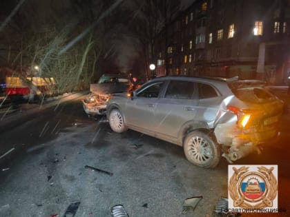В Ленинском районе столкнулись ВМW и Haval. Пострадали два человека