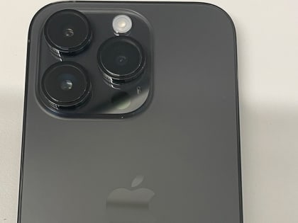 В Саратове 19-летний сборщик заказов украл на складе дорогой смартфон