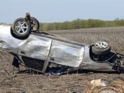 Водитель опрокинул 